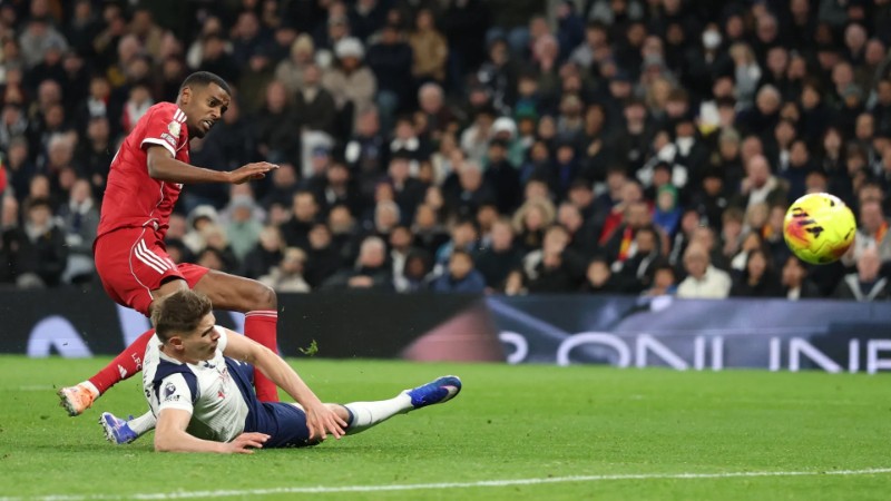 Liverpool gặp khó trước Tottenham